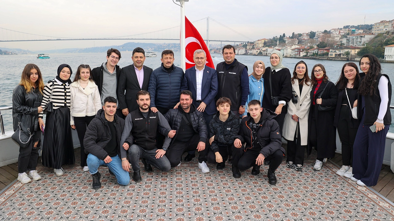Başkan Çakın Gençlerle İstanbul’u Gezdi
