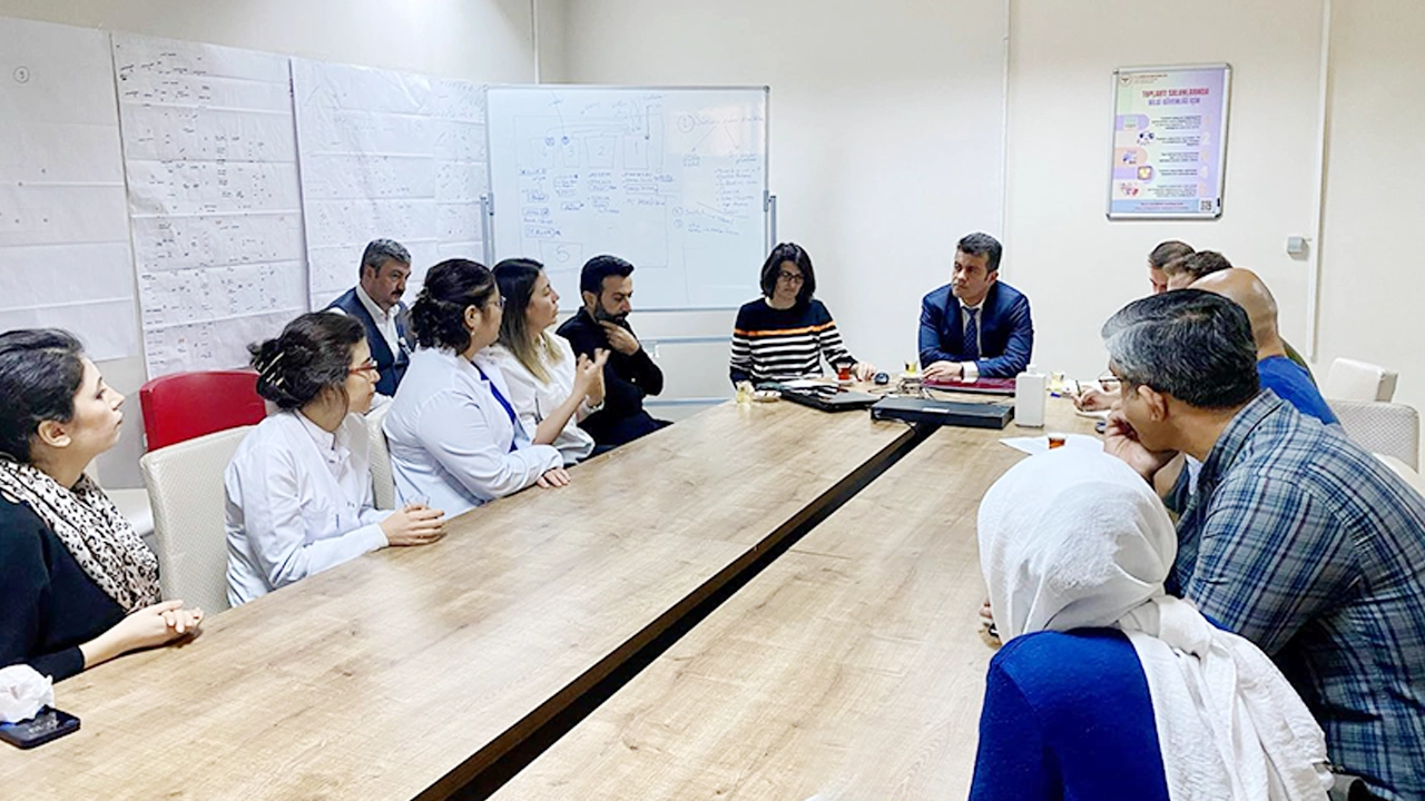 Sağlık Müdürü Fizik Tedavi Doktorları İle Bir Araya Geldi