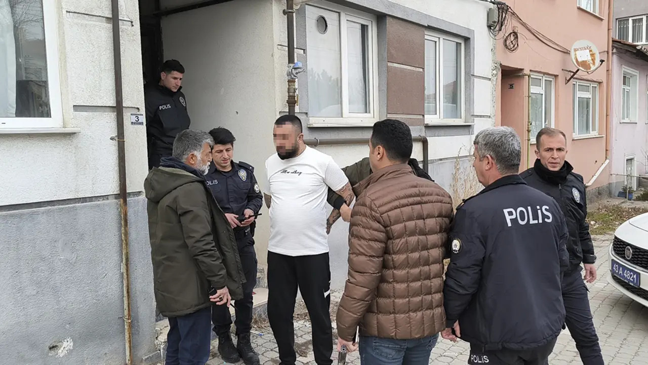Silahlı Cezaevi Firarisi Saklandığı Yerde Yakalandı