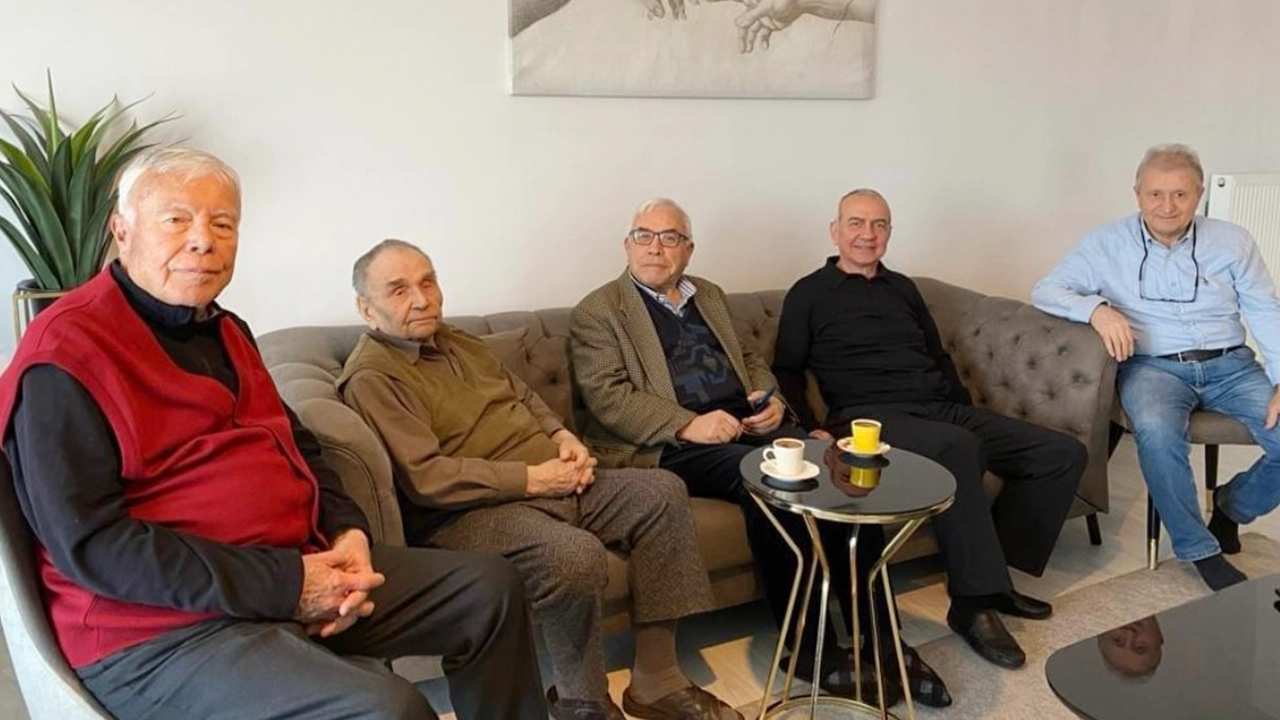 Asırlık Çınar Çalışkan Hoca’ya Anlamlı Ziyaret