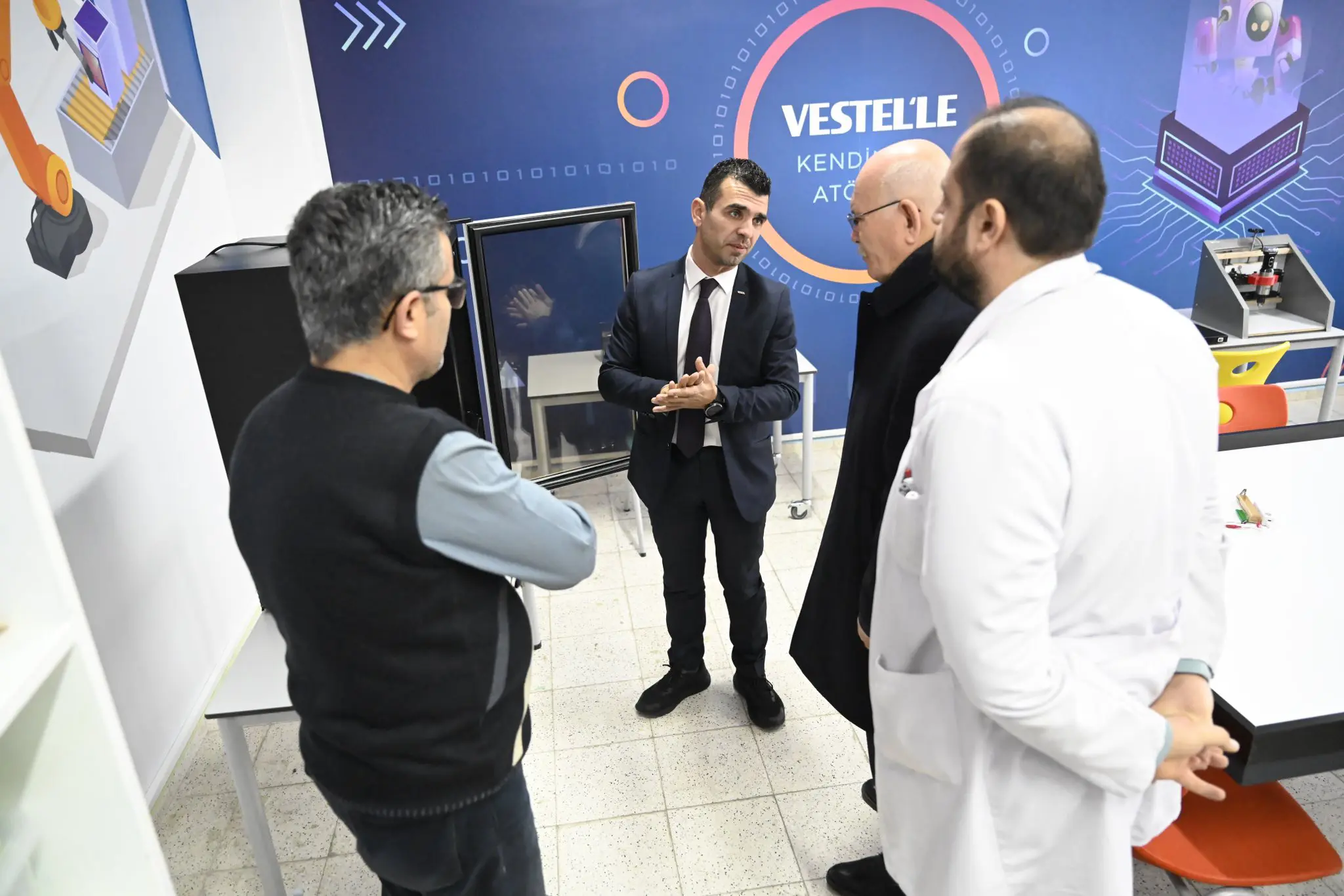 Vestel’in Yaptığı Sınıfa Rektör Ziyareti