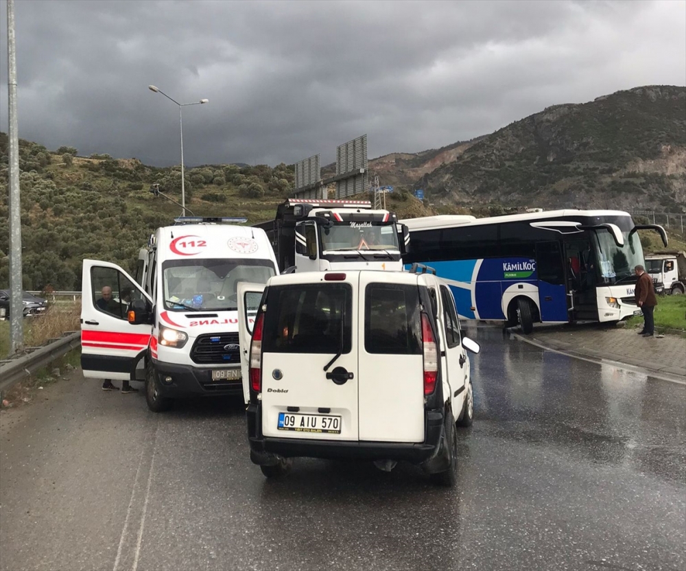Söke'de yolcu otobüsüyle hafif ticari aracın çarpışması sonucu 2 kişi yaralandı