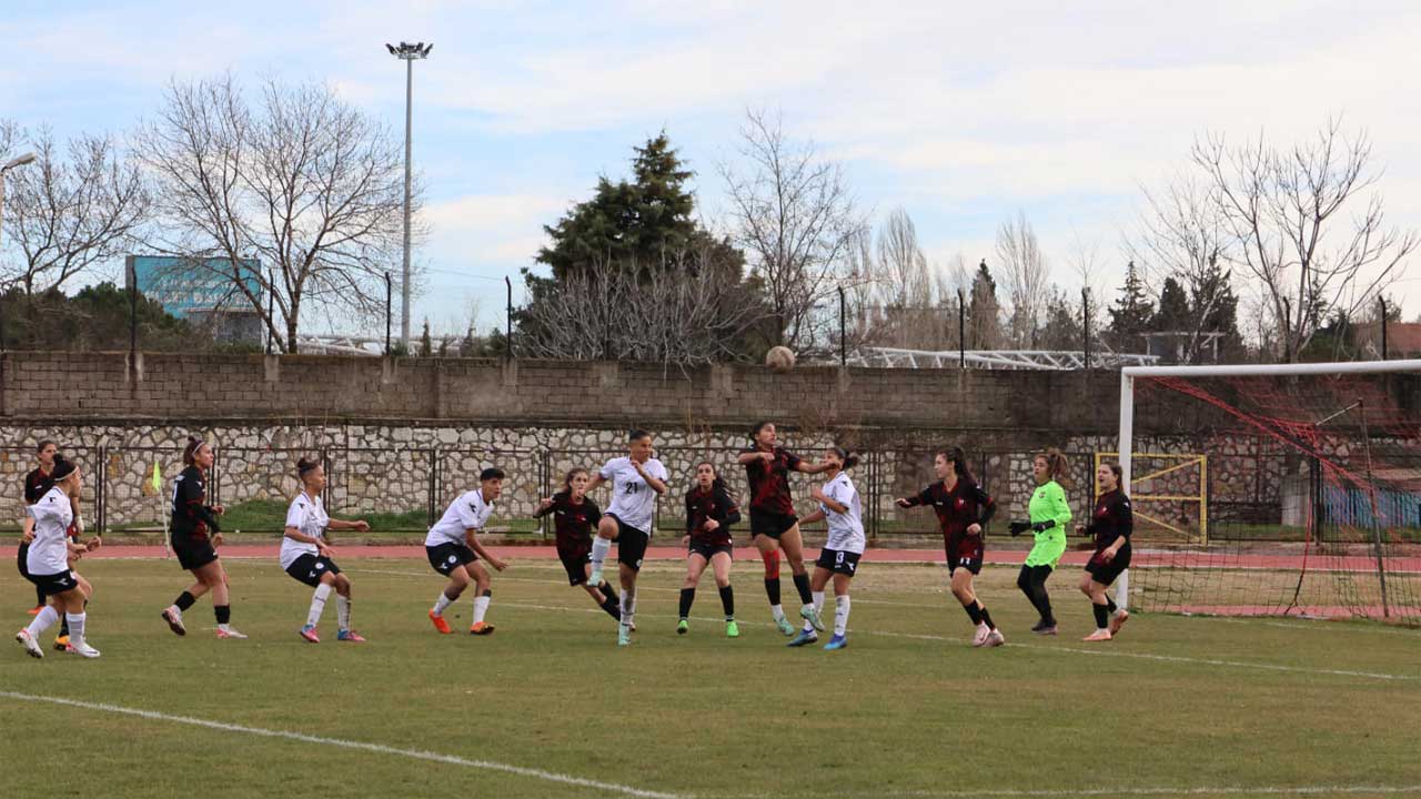 Uşak 64 Belediye Gençlikspor, Antalya Deniz Kadın Spor ile Berabere Kaldı