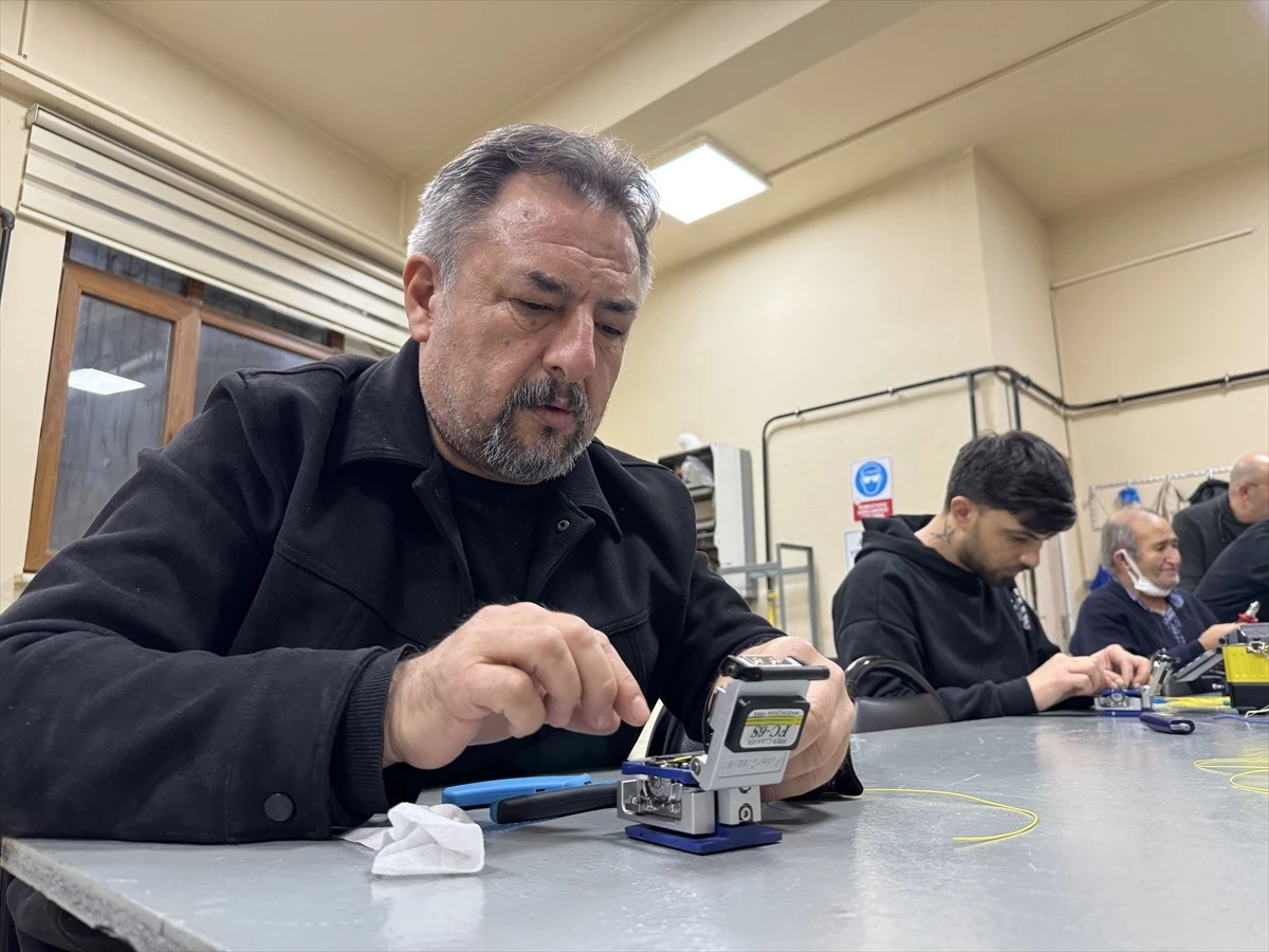 Uşaklı Öğretmen Öğrencileri İçin Kocaeli'ne Gidiyor