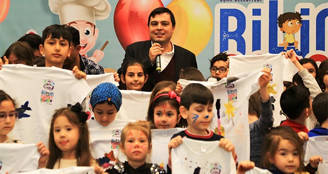 UŞAK’TA BİR İLK OLAN ÇOCUK BİLİM SANAT ÇOCUK ŞENLİĞİ İLE 3500 ÇOCUK HEM EĞLENDİ HEM ÖĞRENDİ