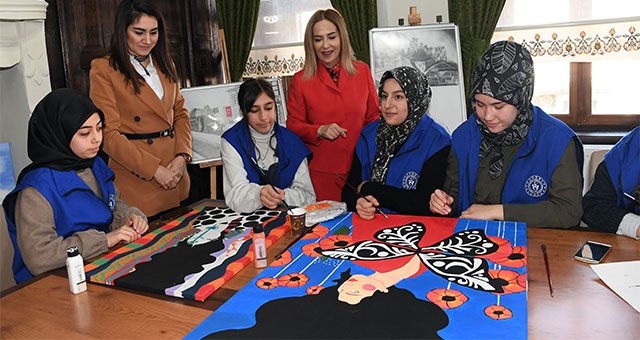 TEKEŞOĞLU KONAĞI GENÇLİK MERKEZİNİN AÇILIŞI VALİ FUNDA KOCABIYIK'IN KATILIMIYLA GERÇEKLEŞTİRİLDİ