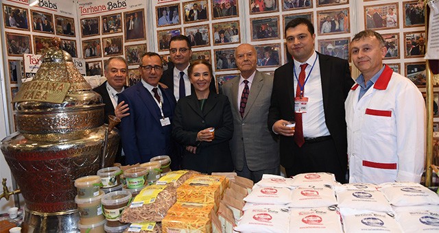 VALİ FUNDA KOCABIYIK, 24. EMITT FUARI UŞAK STANDINDA MİSAFİRLERİNİ AĞIRLIYOR