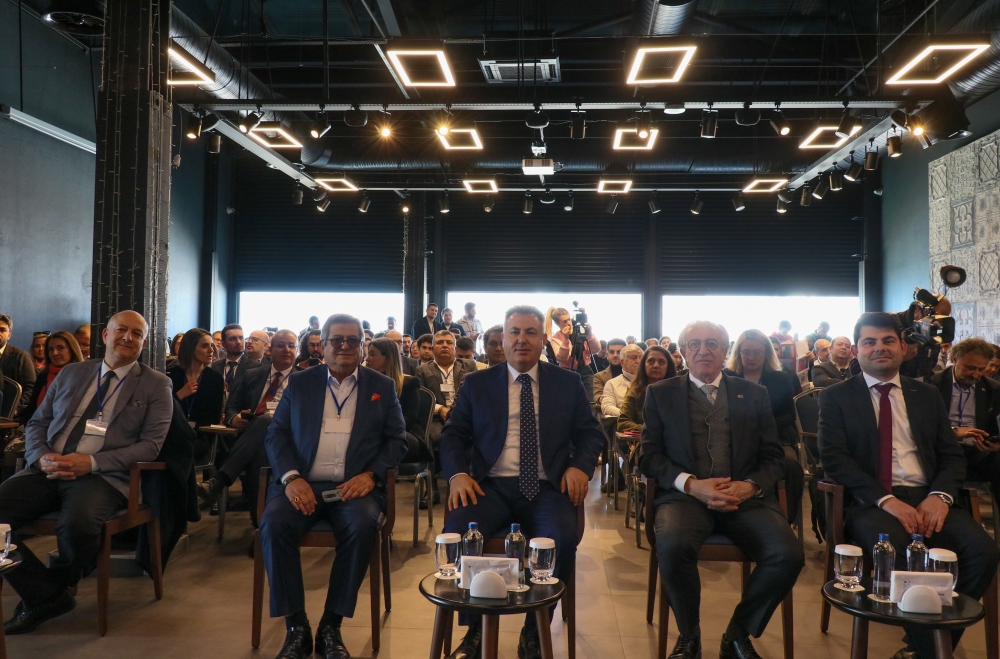 "Denizüstü Rüzgar Enerjisi Türkiye Yol Haritası" İzmir'de tanıtıldı