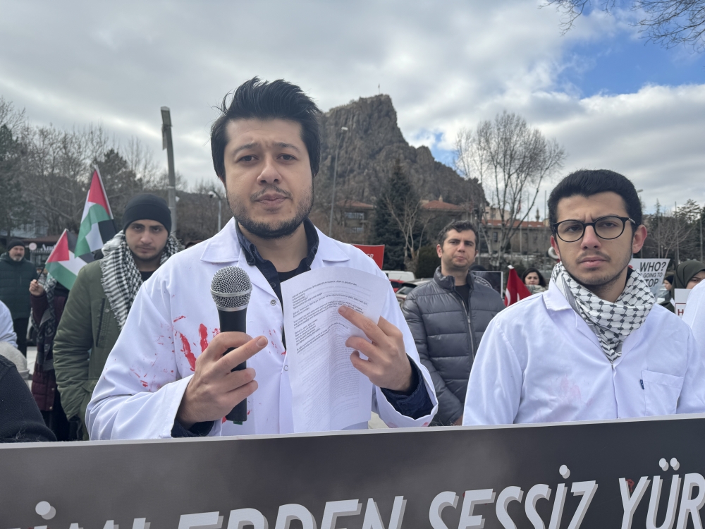 Afyonkarahisar'da hekimler İsrail'in Gazze saldırılarını protesto etti