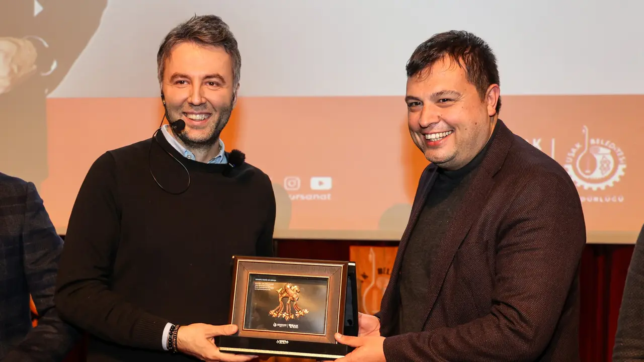 Gazeteci Yazar Mehmet Akif Ersoy Uşak'ta Yoğun İlgiyle Karşılandı
