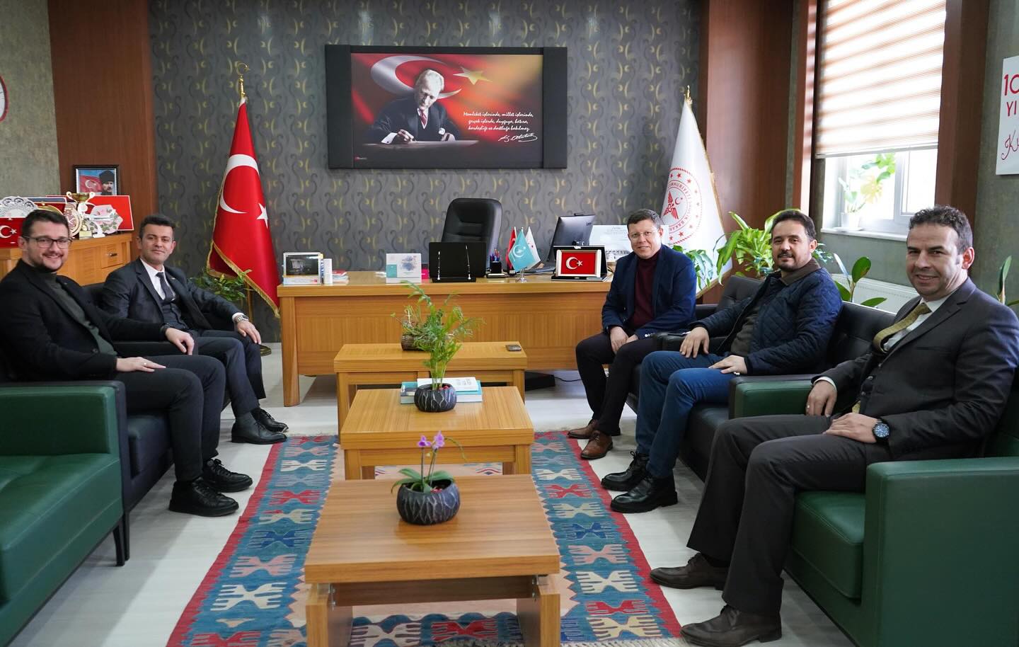 Uşak Ak Parti Kurmayları Müdürlükleri Gezdi