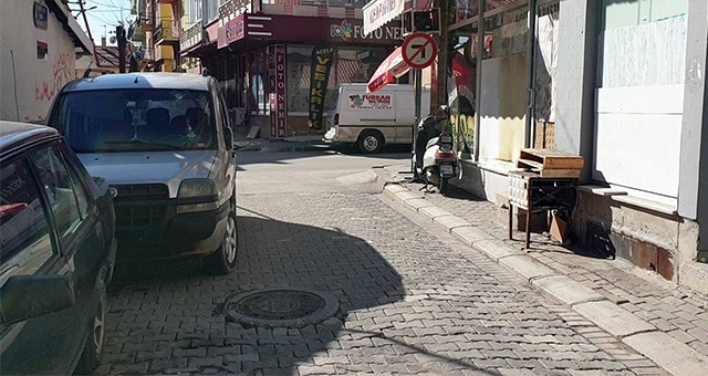 UŞAK'TA ABİSİNİN İŞ YERİNE MOLOTOFKOKTEYLLİ SALDIRIDA BULUNAN KİŞİ TUTUKLANDI