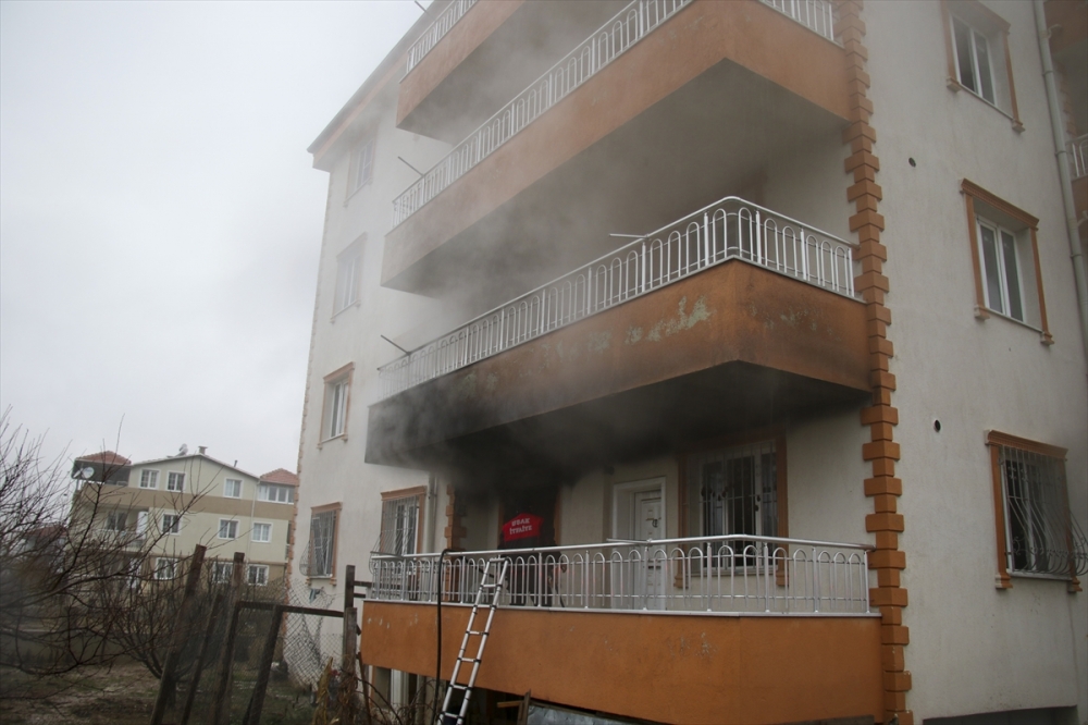 Uşak'ta Apartmanda Yangın Çıktı