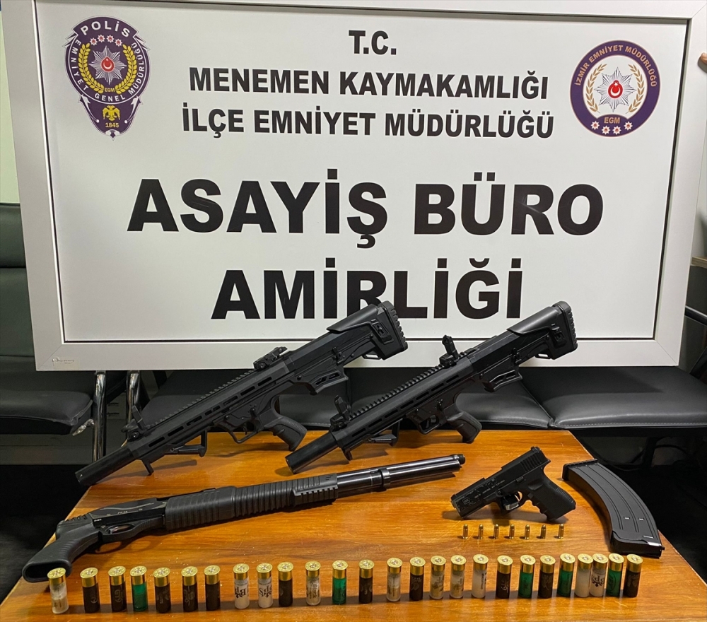 İzmir'de evde tabanca ve pompalı tüfek bulundu