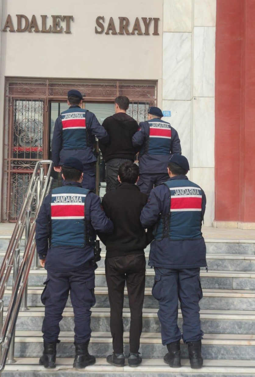Afyonkarahisar'da akaryakıt istasyonundan para çalınmasıyla ilgili 1 kişi tutuklandı