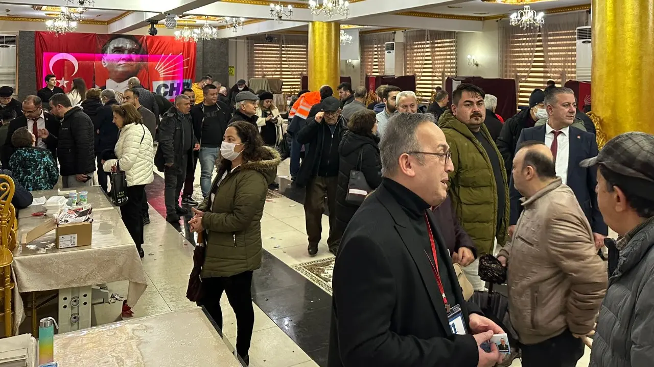 Uşak CHP İl Genel Ve Belediye Meclis Üyeleri̇ İçin Sandık Başına Gitti