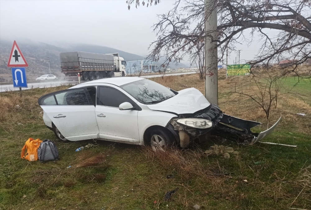 Afyonkarahisar'da kaza 3 kişi yaralandı