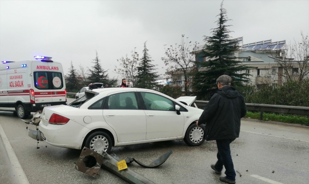 Salihli'de kaza 5 kişi  ağır yaralandı