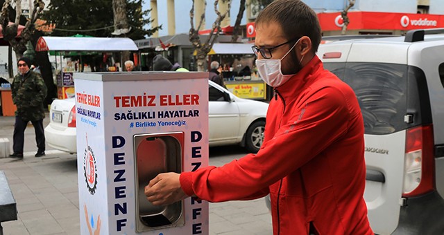 UŞAK TA ŞEHRİN HER BİR YANINA EL DEZENFEKTE NOKTALARI KURULDU
