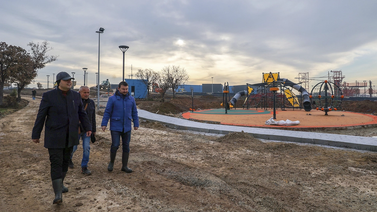 Başkan Çakın “Çocuk Kent ve Dikilitaş Millet Bahçesini” İnceledi