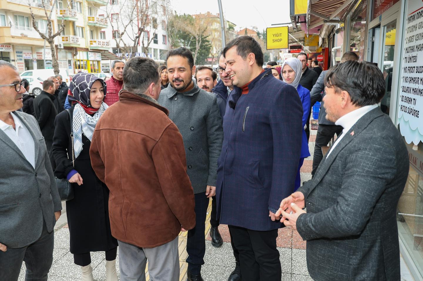 Ak Parti Heyeti Şekerevlerinde Girilmedik Esnaf Bırakmadı