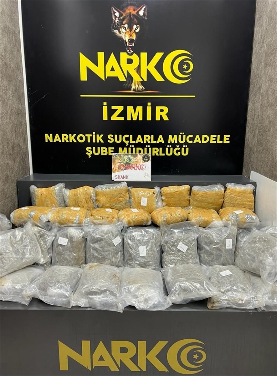 İzmir'de durdurulan kamyonda 19 kilo 225 gram esrar ele geçirildi