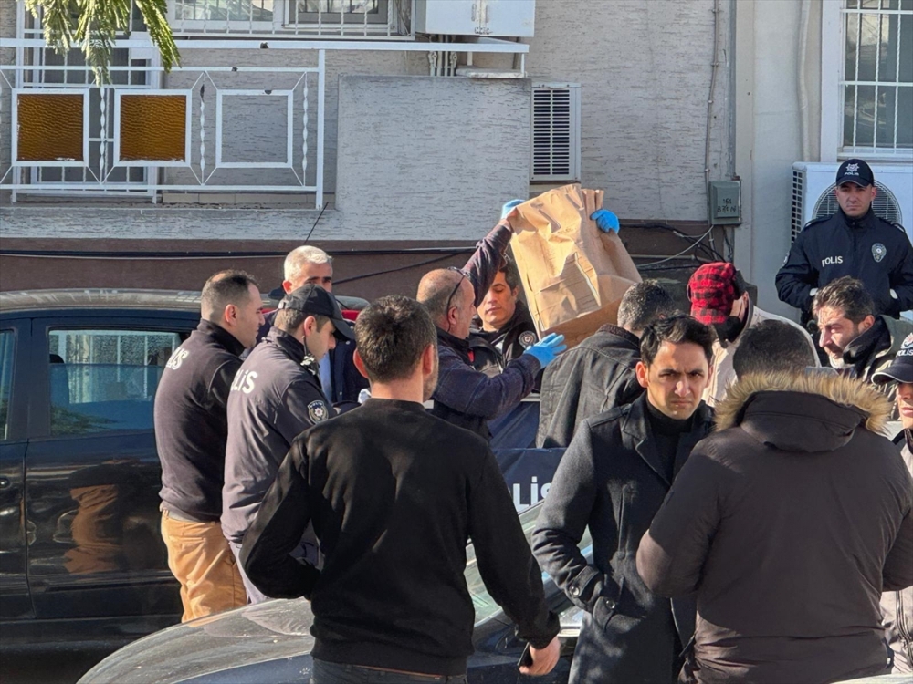 İzmir'de akademisyen dehşet saçtı!