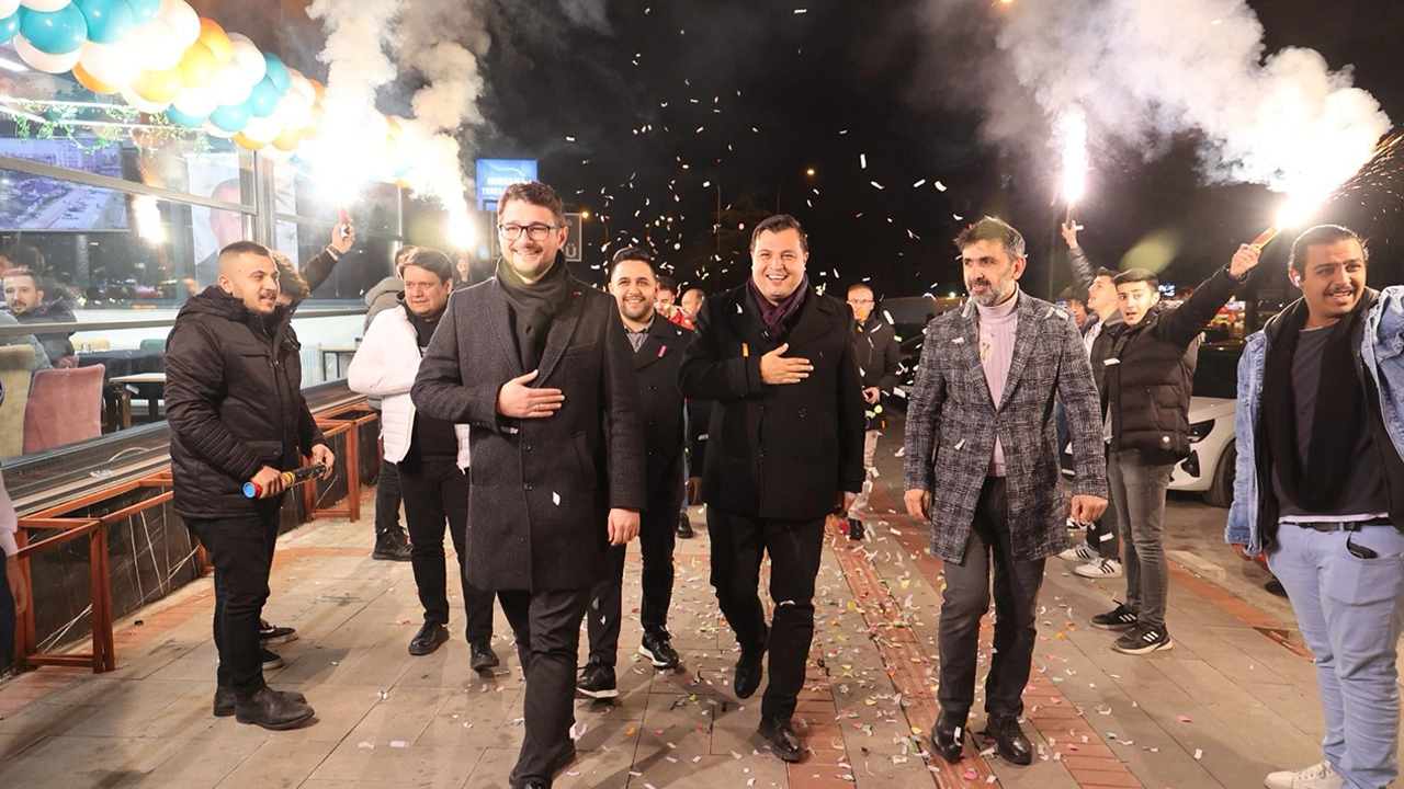 Çakın, Seçim Çalışmaları Kapsamında Genç Esnafla Bir Araya Geldi