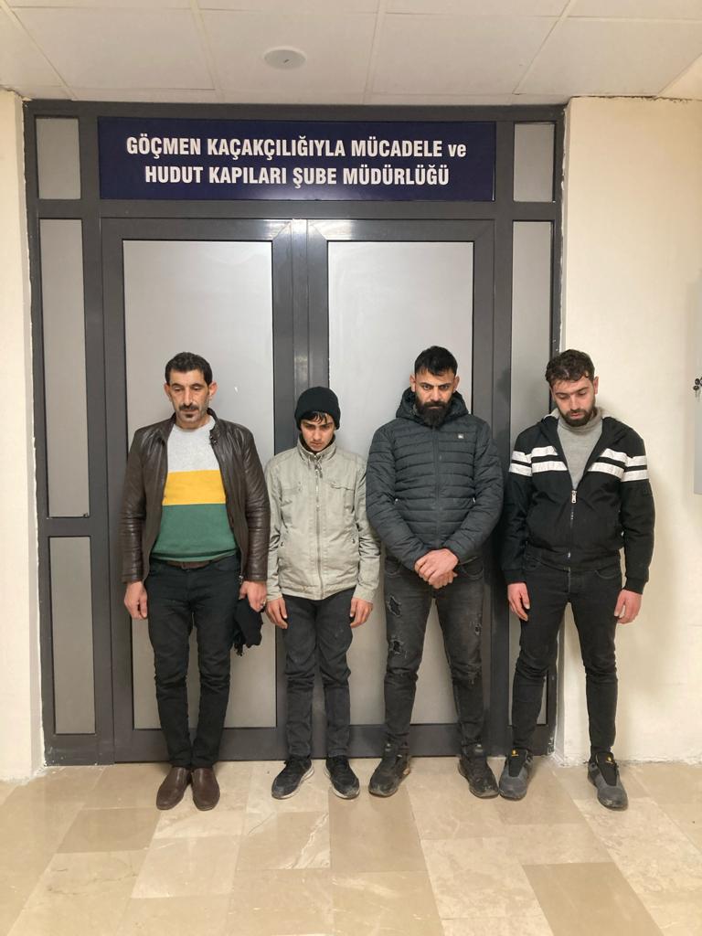 Afyonkarahisar'da göçmen kaçakçılığı yaptığı öne sürülen 1 kişi tutuklandı