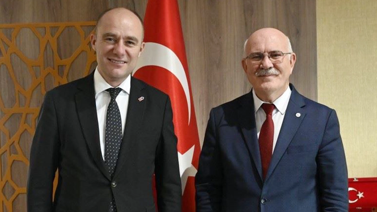 AB Proje Uygulama Genel Müdürü Özcan, Rektör Savaş’ı Ziyaret Etti