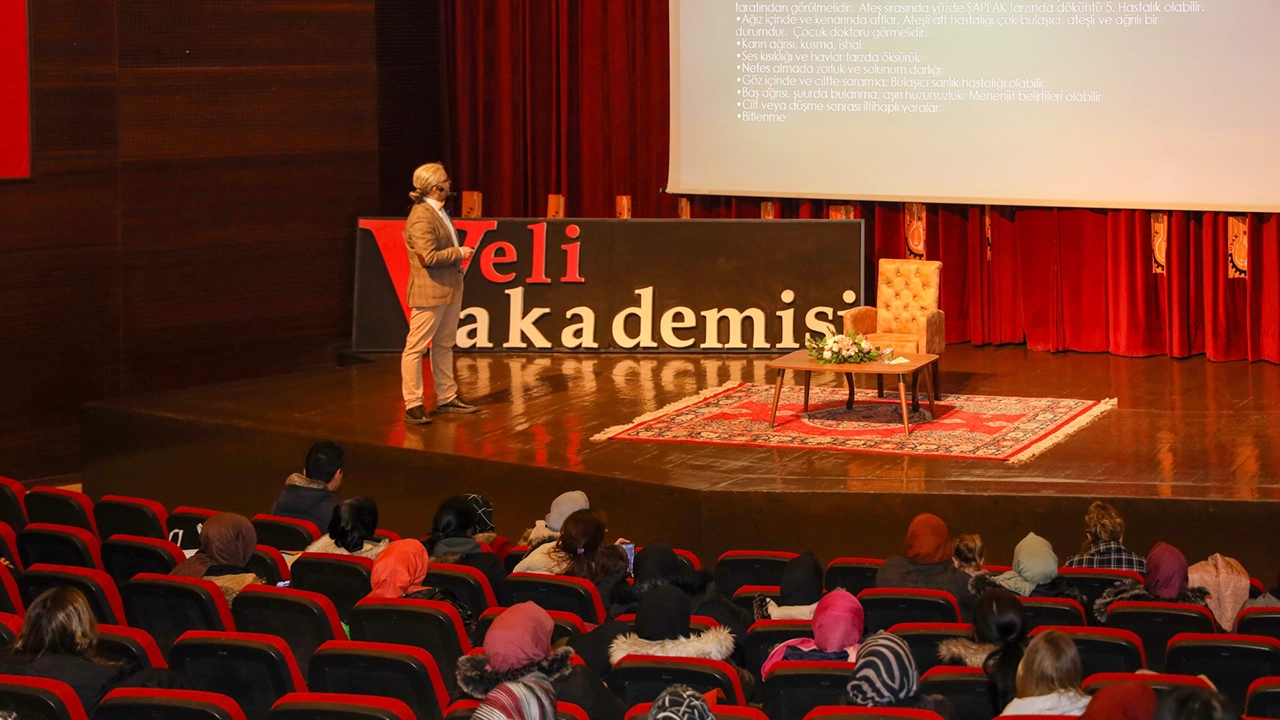 Veli Akademisi Öğrenci Velilerine Özel Eğitimler Sunuyor