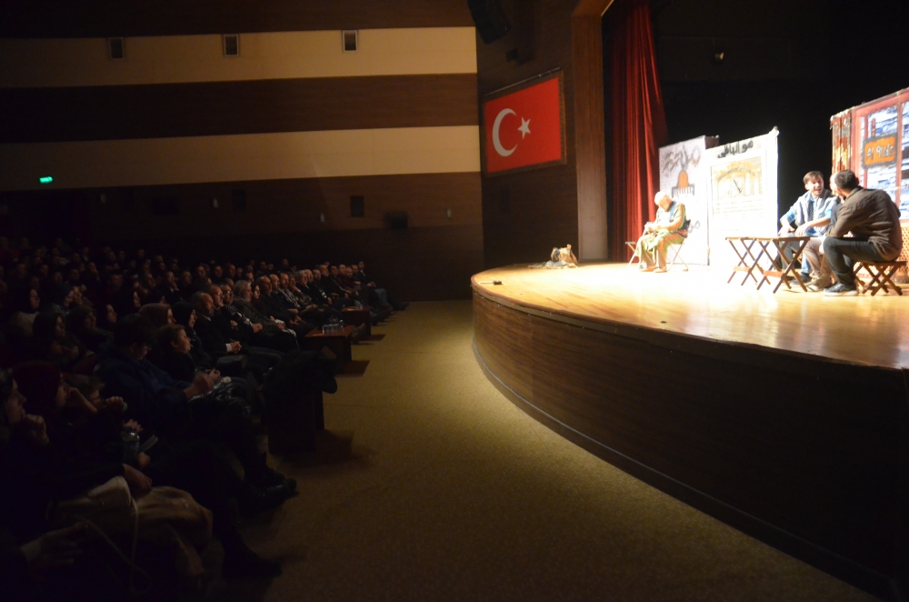 Kütahya'da "Gün Doğmadan" adlı tiyatro oyunu sahnelendi