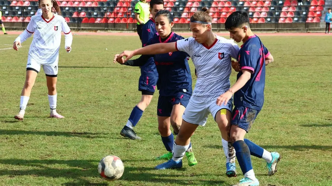 Kadın Futbol Takımımız Kendi̇ Evinde 1 Puana Razı Oldu