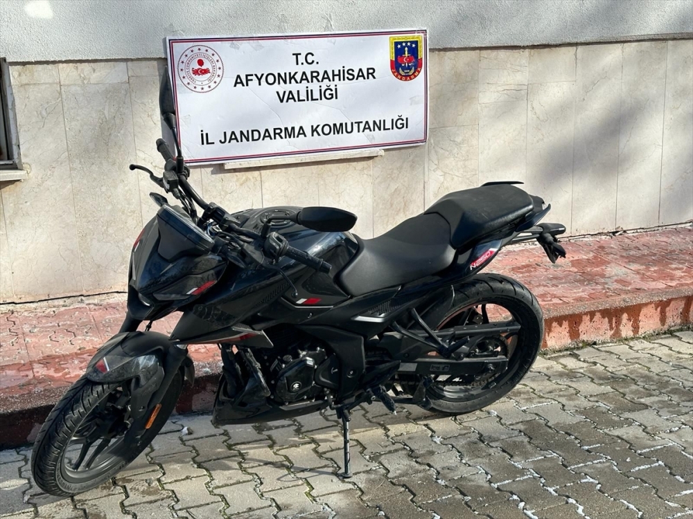Afyonkarahisar'da çalıntı motosiklet ve kaçak zirai ilaç bulundu