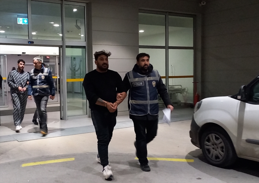 Manisa'da kendilerini "bankacı" olarak tanıtıp dolandırıcılık yapan 3 şüpheli tutuklandı