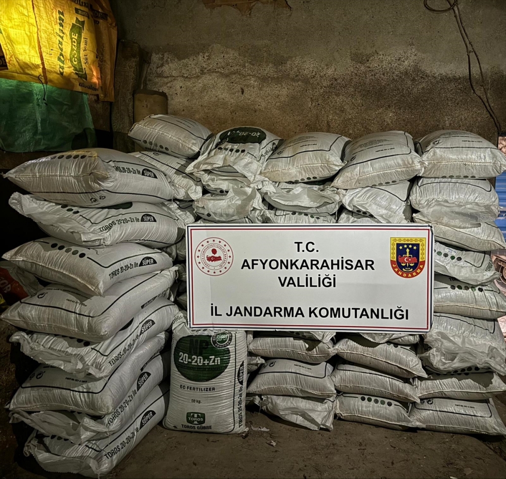 Afyonkarahisar'da 40 ton sahte gübre ele geçirildi