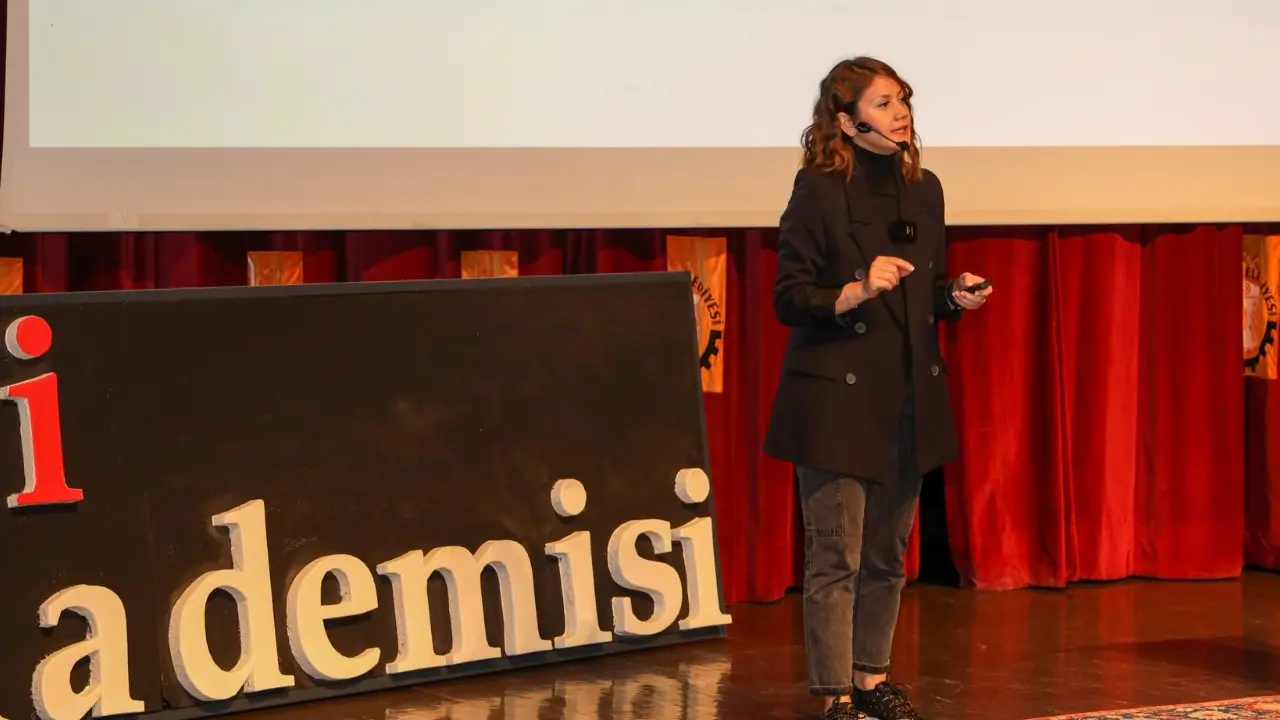 Veli̇ Akademisi Velileri Bilinçlendirmeye Devam Ediyor