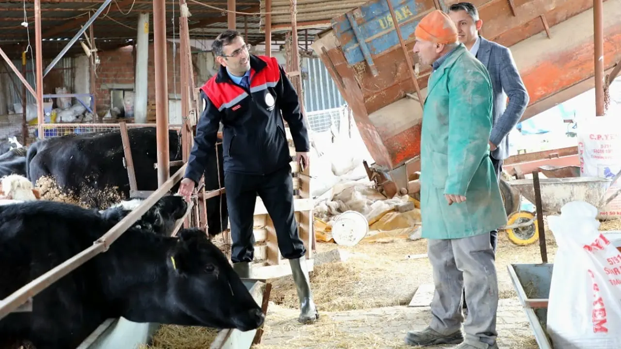 Uşak Tarım Müdürü İlçelerdeki̇ Tarım Faaliyetlerini Boş Bırakmıyor