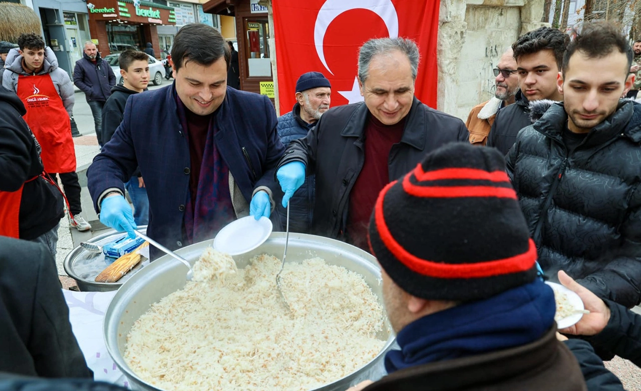 Küçük Çarşı Esnafı Şehitlerimizi Unutmadı