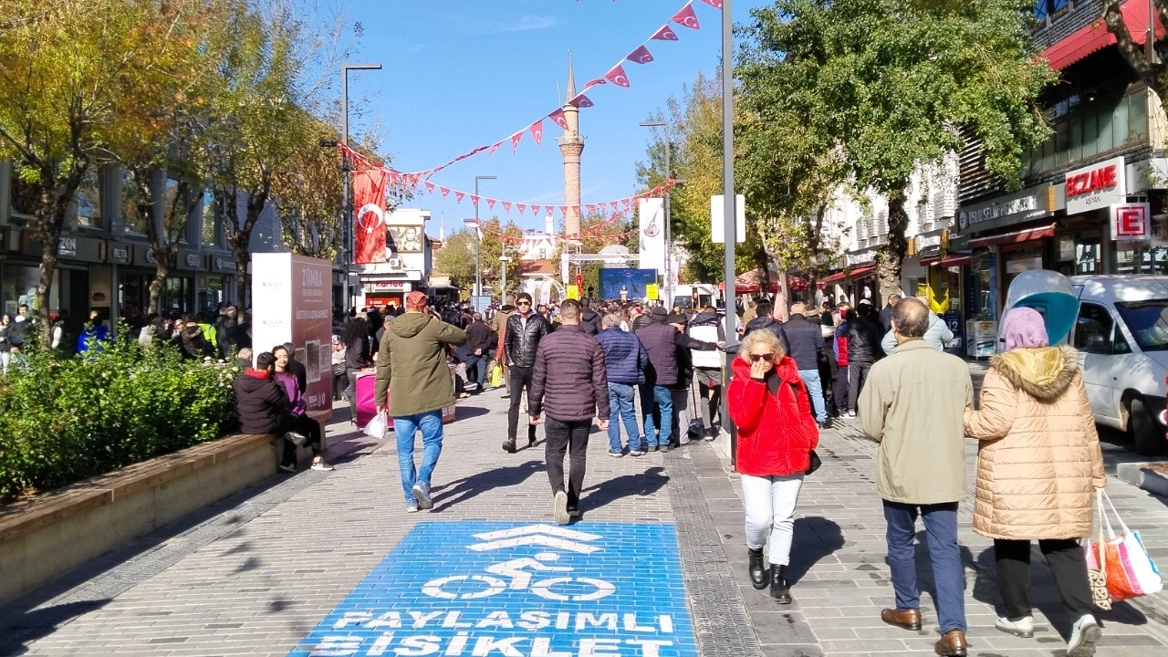 Uşaklılar Kar Beklerken Güneşli Havayla Karşılaştı