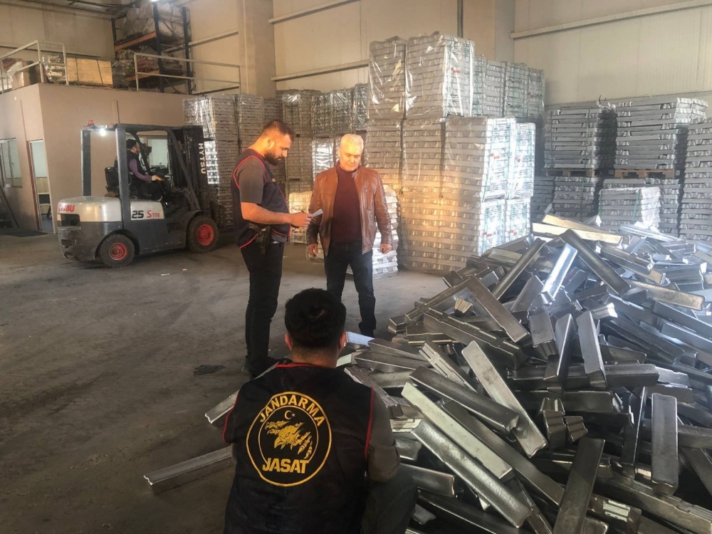 İzmir'de hırsızlık zanlısı 7 kişi tutuklandı