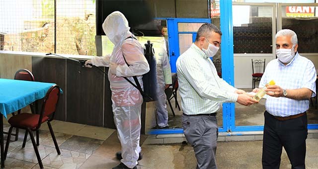 UŞAK BELEDİYESİ KENTTEKİ  KAHVEHANELERİ DEZENFEKTE ETTİ