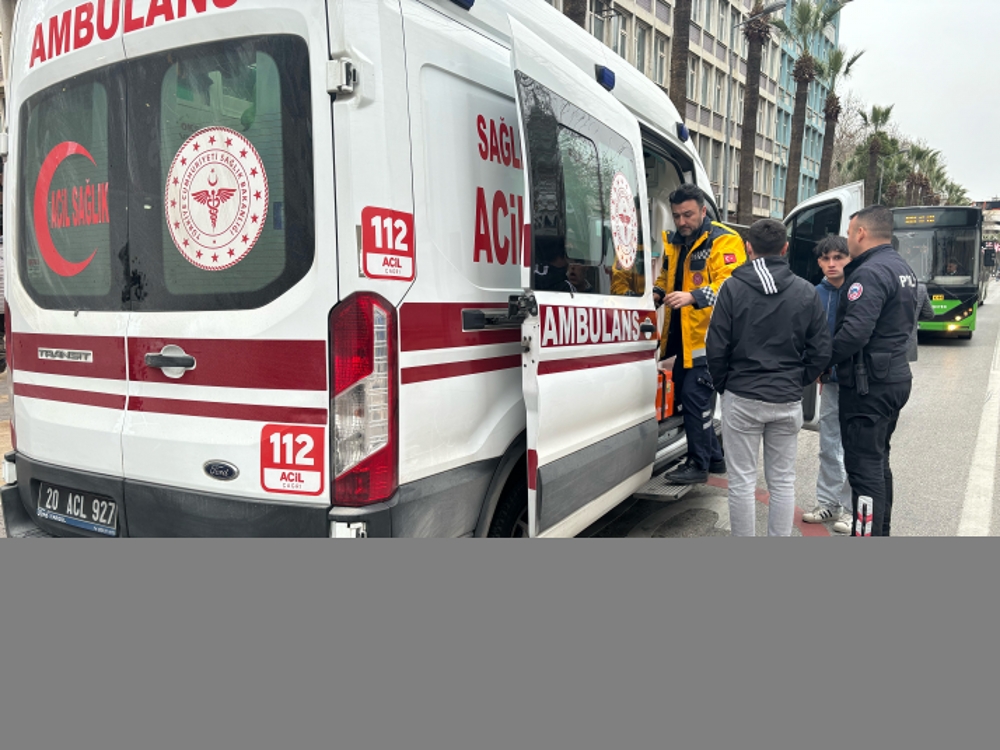Denizli'de kafede  bıçaklı kavga! bir kişi ara yaralı