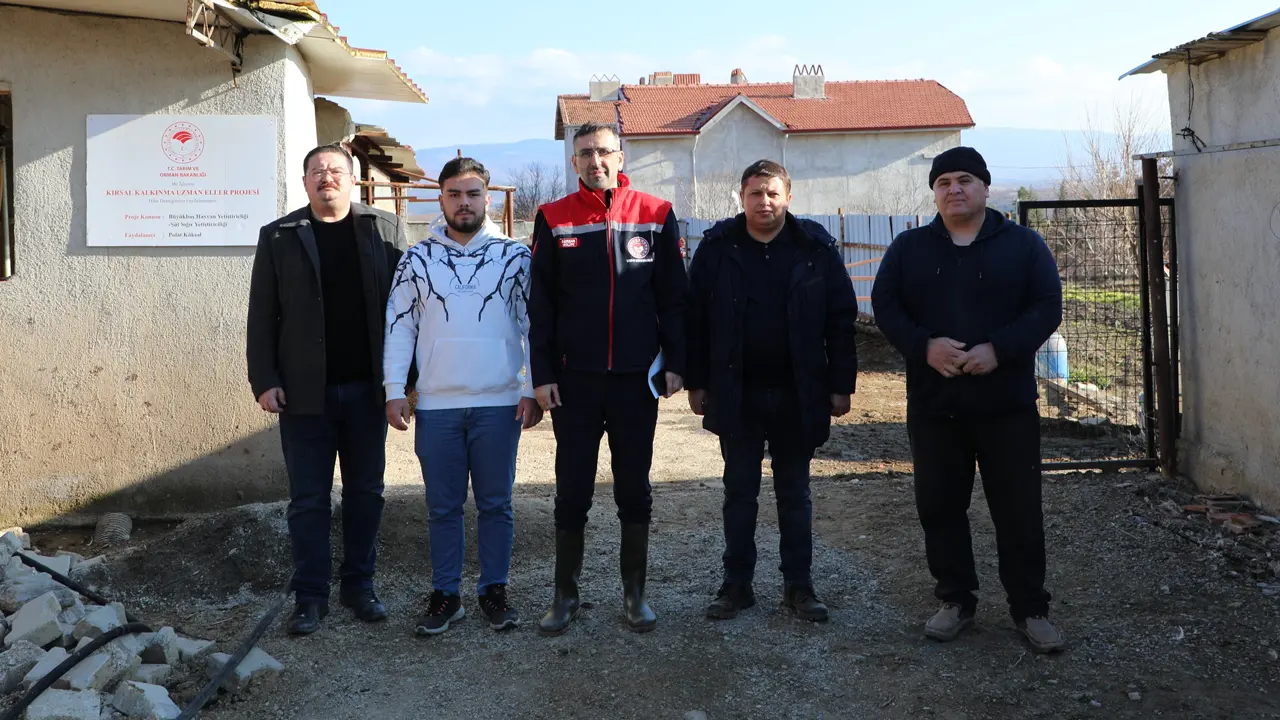 İl Müdürü Bilir, Banaz'da Tarım ve Üreticilere Bilgi Ziyareti Gerçekleştirdi