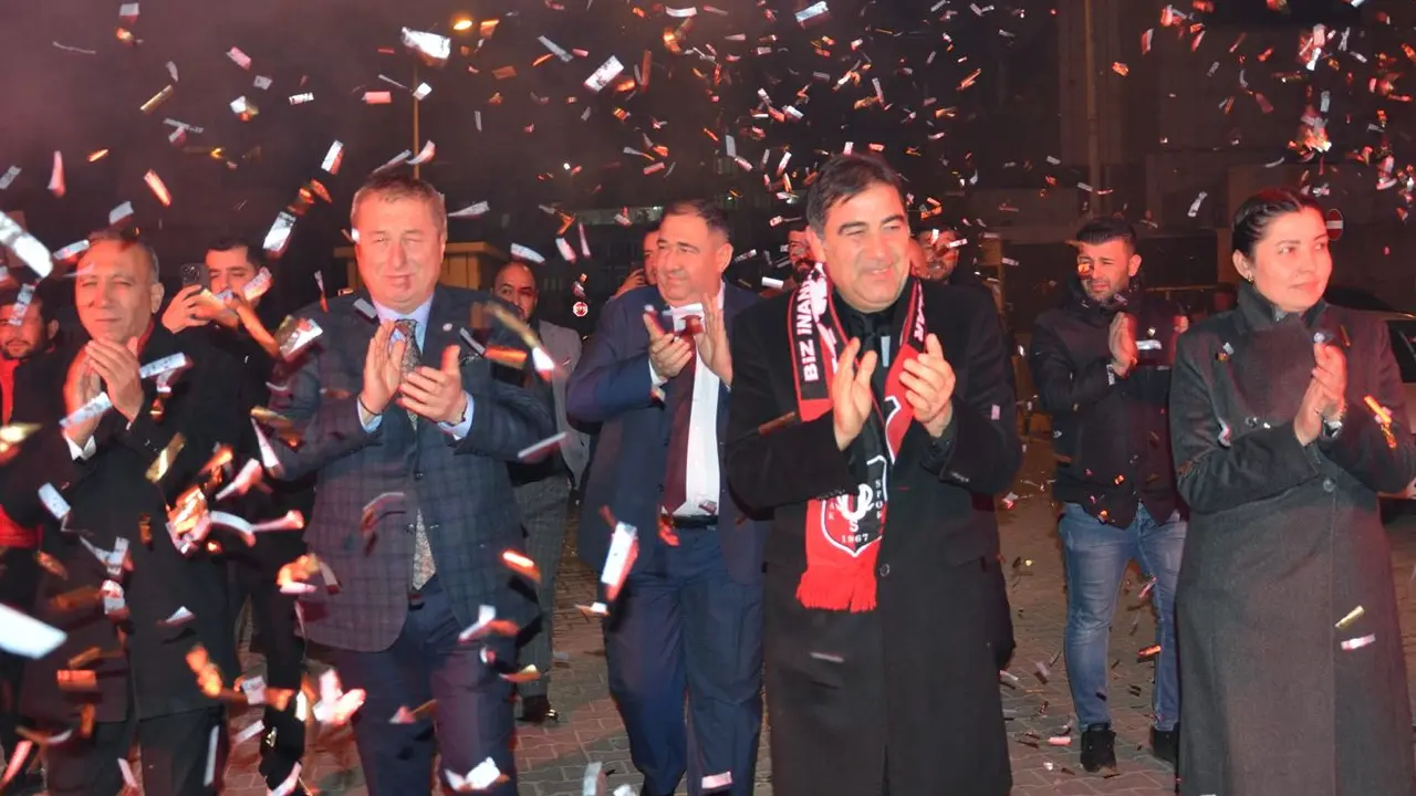 Gür “bu Takım Paralı Yöneti̇ci̇ Aramak Zorunda Kalmayacak”
