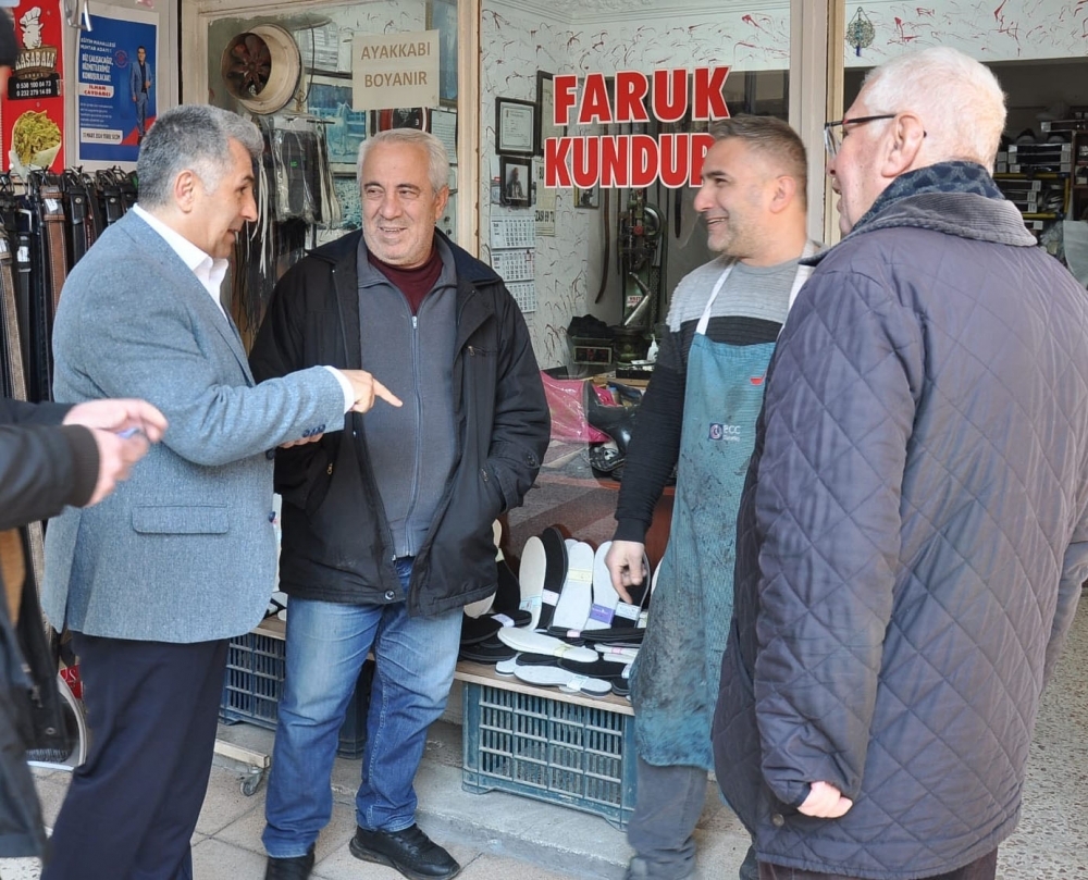 AK Parti Karabağlar Belediye Başkan adayı Tunç, esnafı ziyaret etti