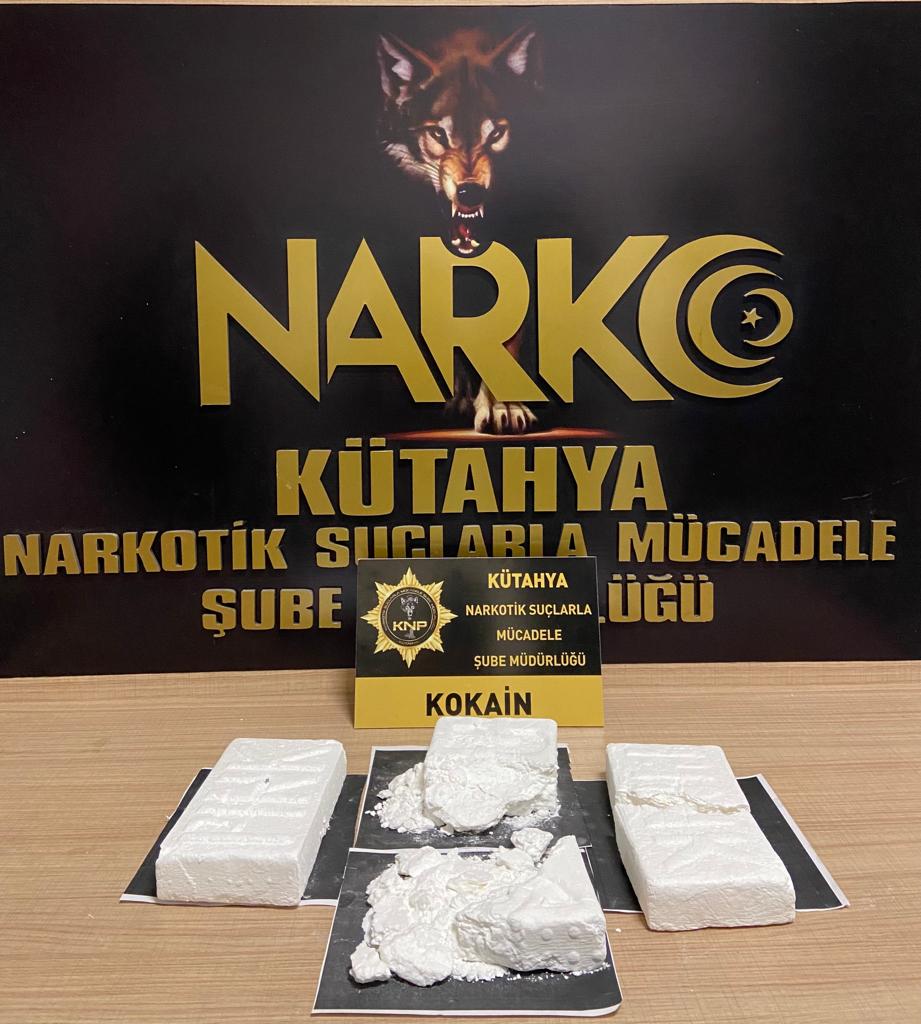 Kütahya'da Otomobilin Motorunda 3 Kilo Kokain Yakalandı
