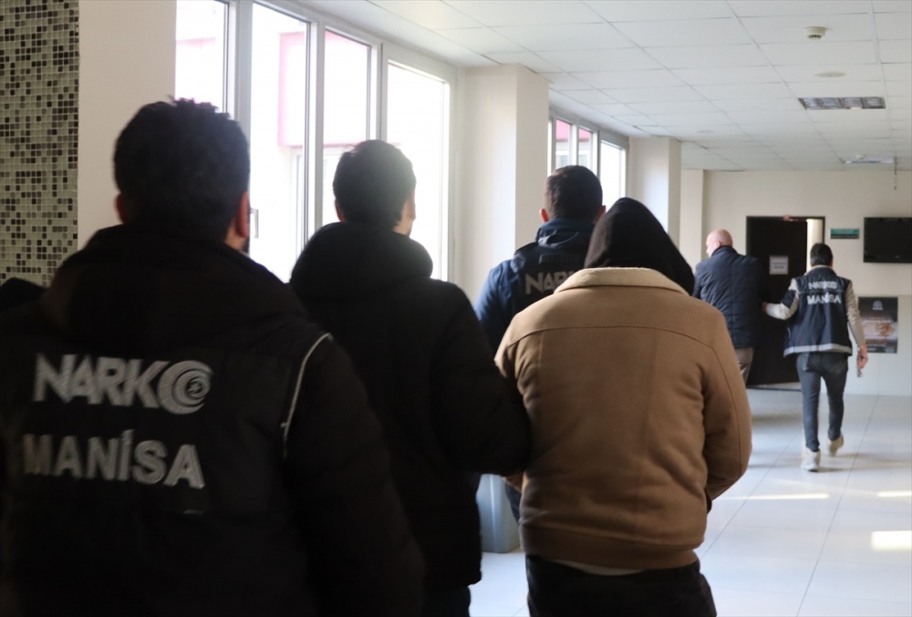 Manisa'da uyuşturucu operasyonunda 7 zanlı tutuklandı