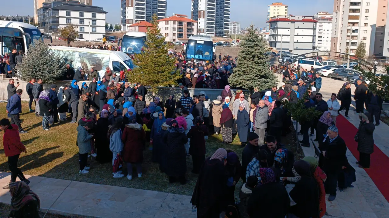 151 Kişilik Kafile Uşak’tan Umreye Gönderildi