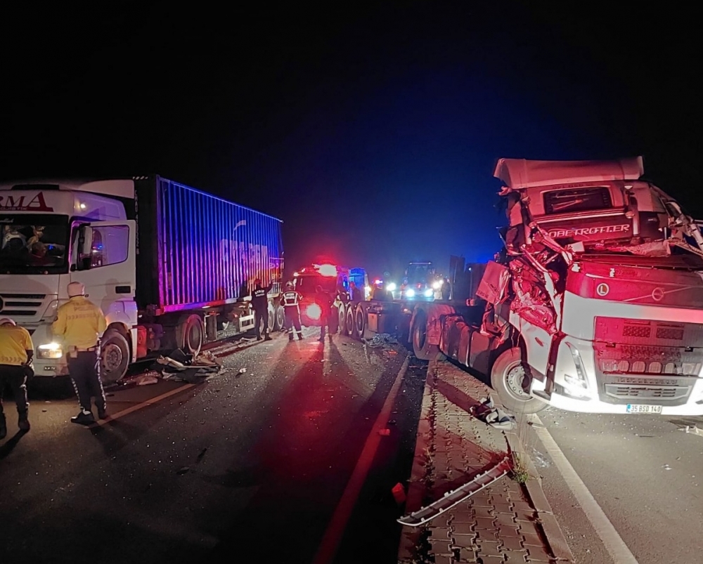 Aydın Kuyucak'ta TIR'lar Birbirine Girdi: 1 Yaralı